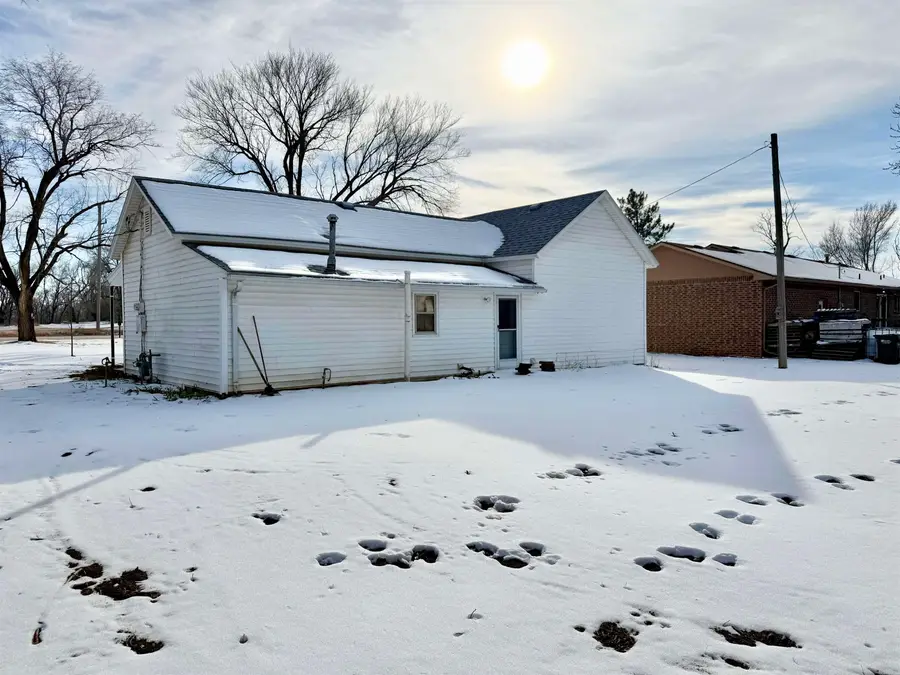 510 W Burns Ave, Norwich, KS 67118 - #3