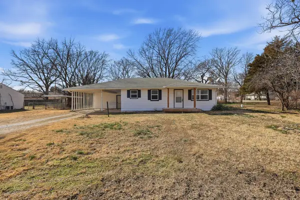 213 S Poplar St, Douglass, KS 67039