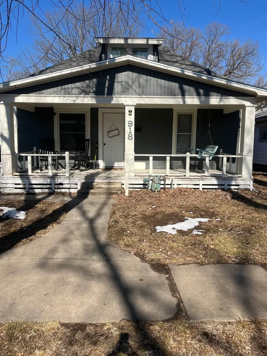 918 E 15th Ave, Winfield, KS 67156 - #2