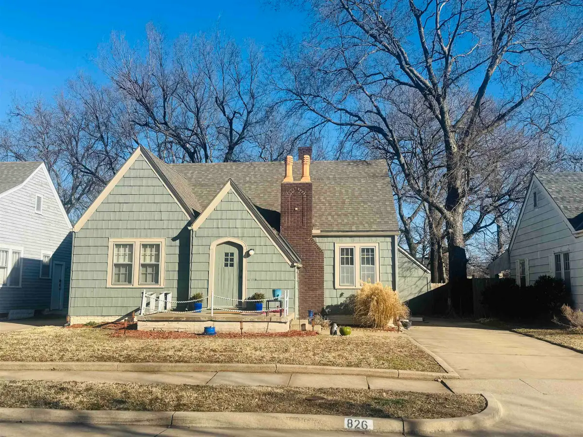 826 S Madison Ave, Wichita, KS 67211 - #1