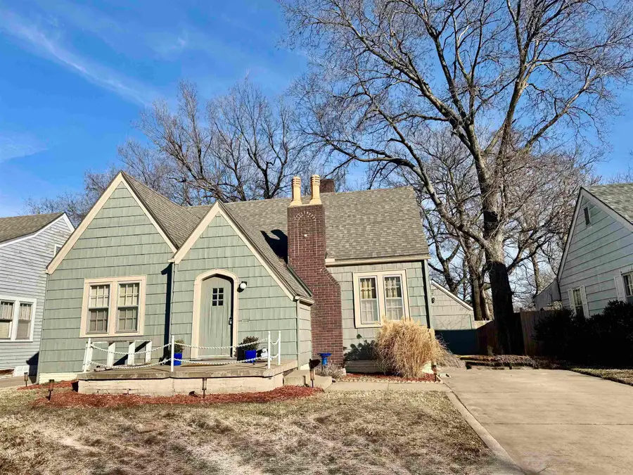 826 S Madison Ave, Wichita, KS 67211 - #2