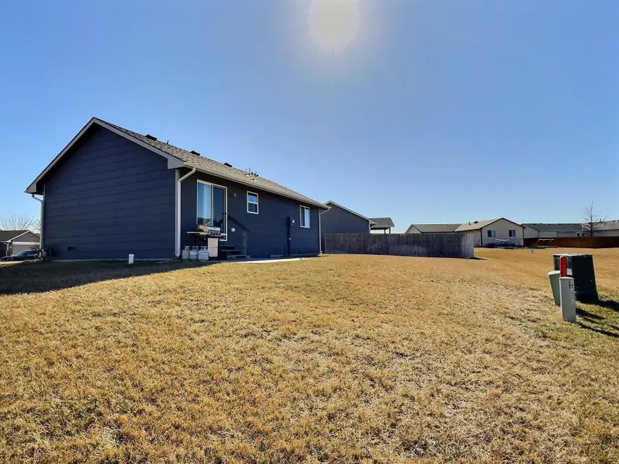 1621 N Thoroughbred St, Wichita, KS 67235 - #2