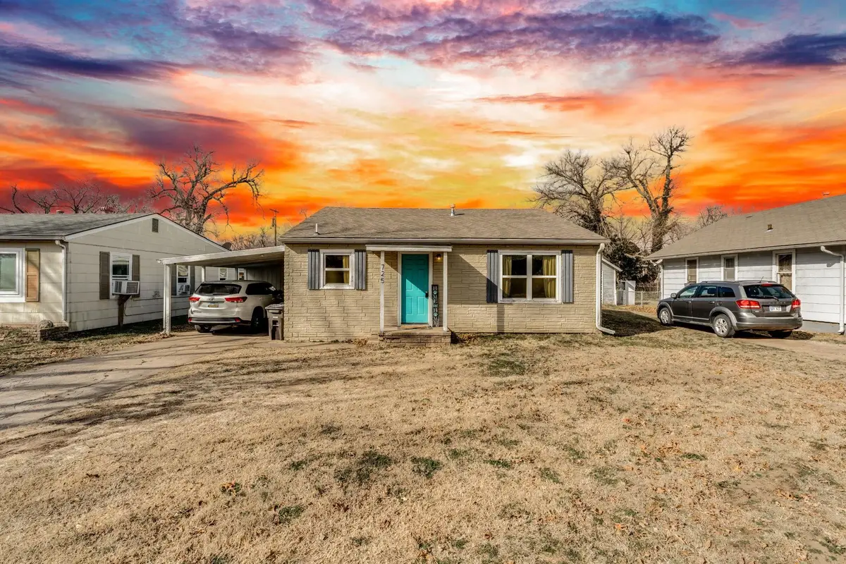 725 N 8th St, Arkansas City, KS 67005 - #1