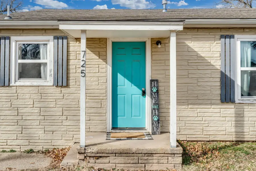 725 N 8th St, Arkansas City, KS 67005 - #2