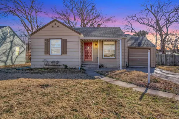 207 E 9th St, Newton, KS 67114