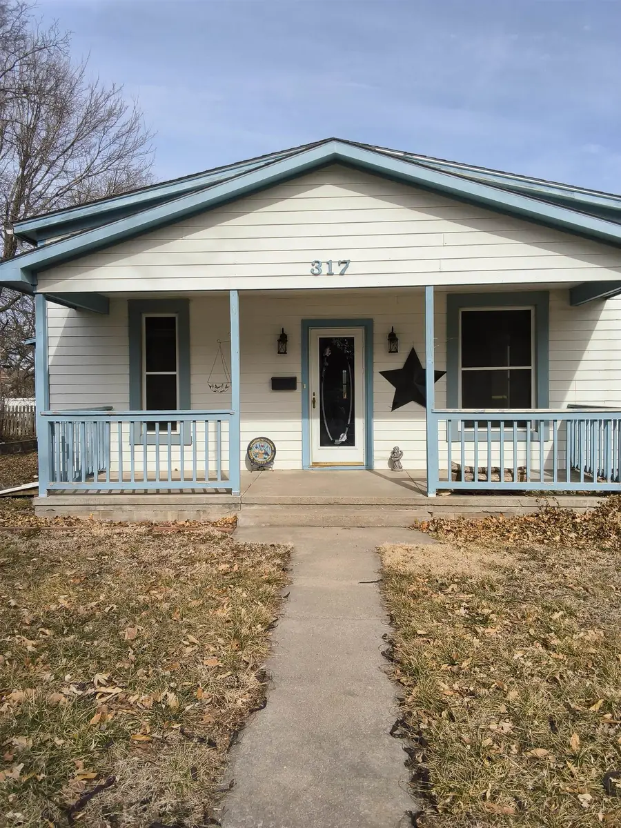 317 W 8th St, Concordia, KS 66901 - #2