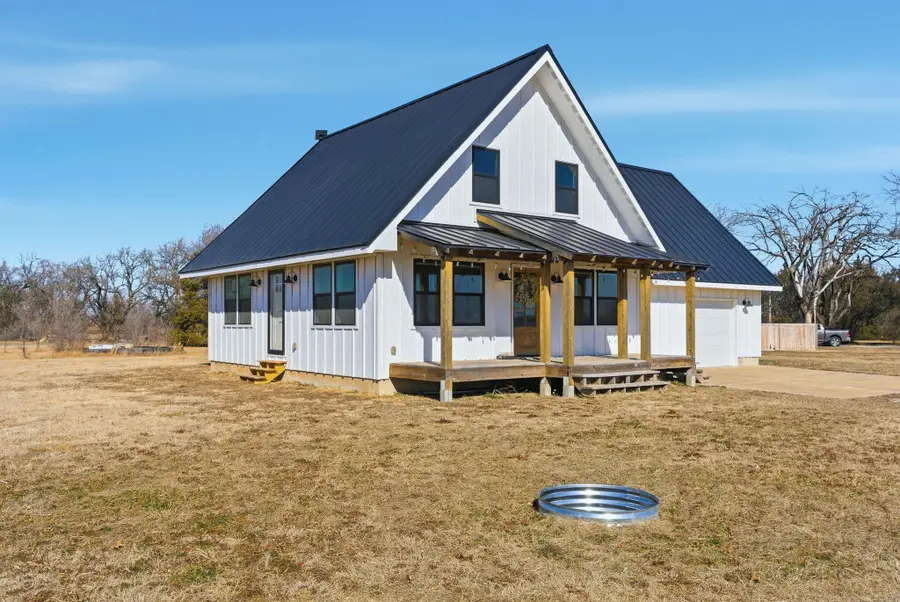 1045 N Oliver Rd, Belle Plaine, KS 67013 - #2