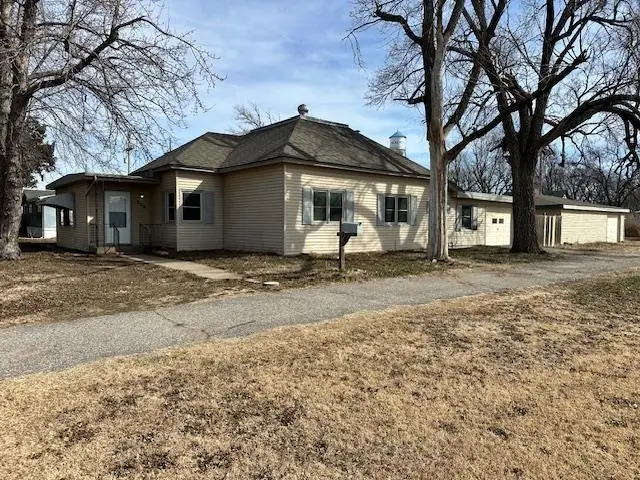 206 S Peabody St, Nickerson, KS 67561 - #3
