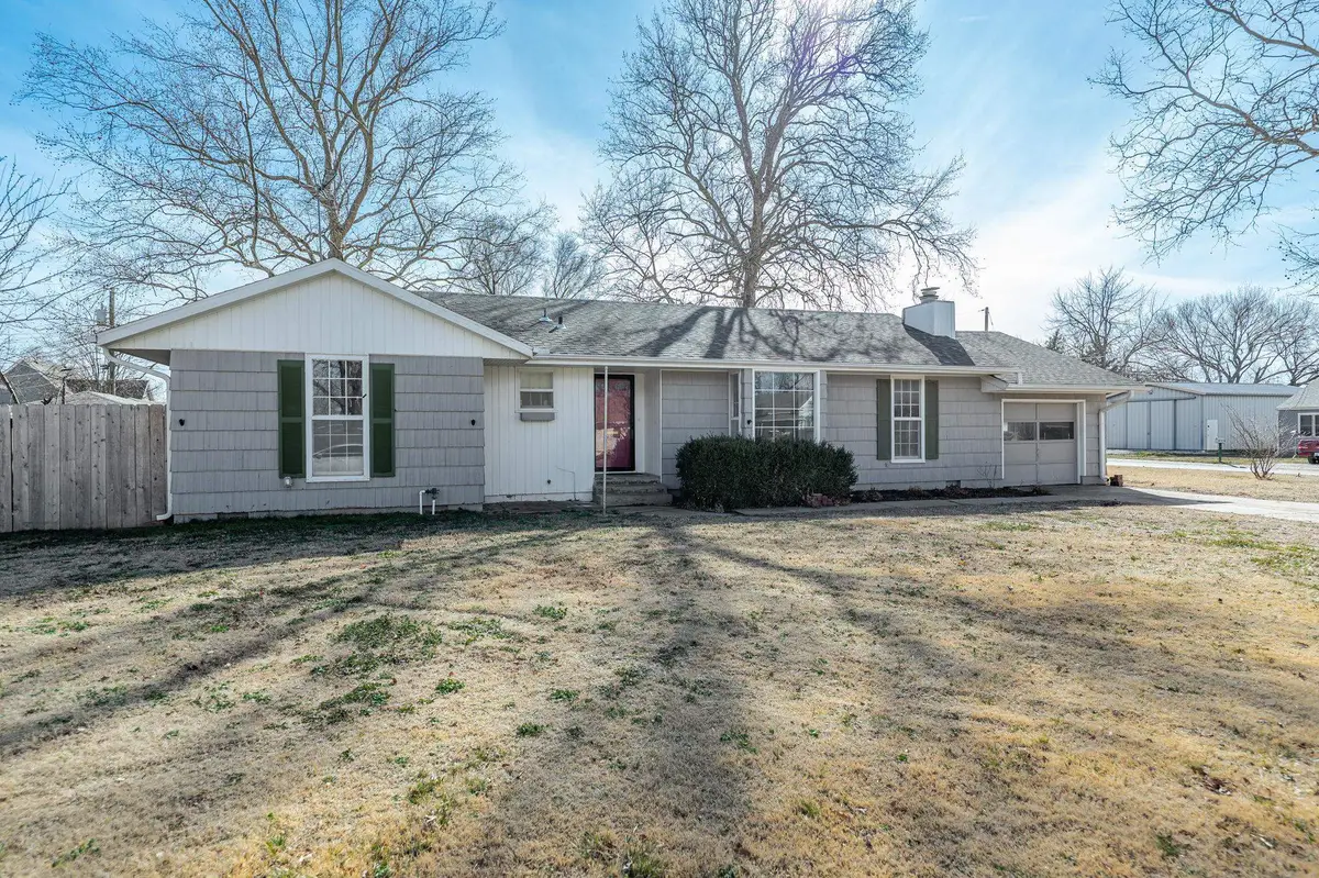 902 E 9th, Wellington, KS 67152 - #1