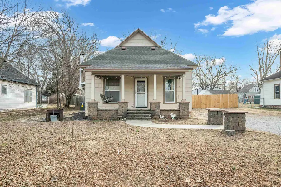 222 N Tracy St, Clearwater, KS 67026 - #2