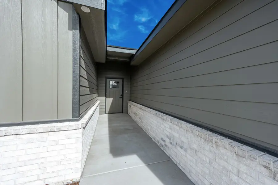 526 Elmwood St, Park City, KS 67147-1124 - #2