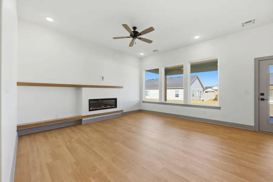 526 Elmwood St, Park City, KS 67147-1124 - #3