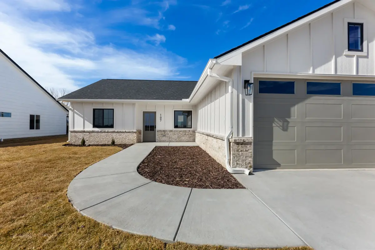 107 N Oxford Ave, Bentley, KS 67016 - #1