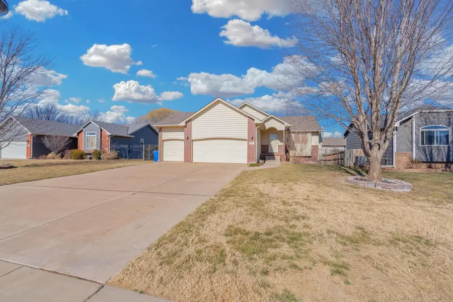 520 E 6th Ave, Cheney, KS 67025 - #2