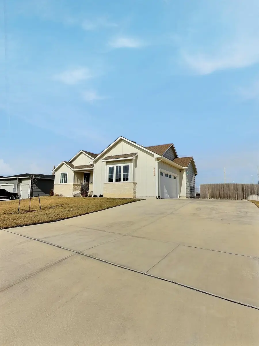 7000 E Pheasant Ridge St, Wichita, KS 67226 - #2