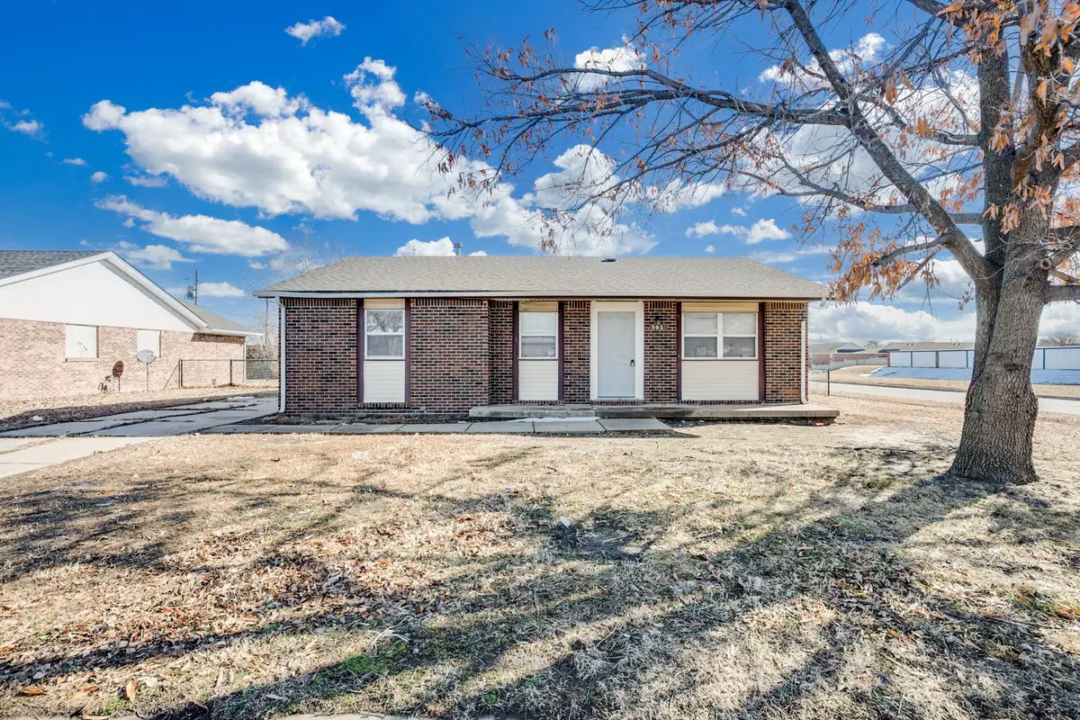 502 N Summitlawn Ln, Wichita, KS 67212 - #1
