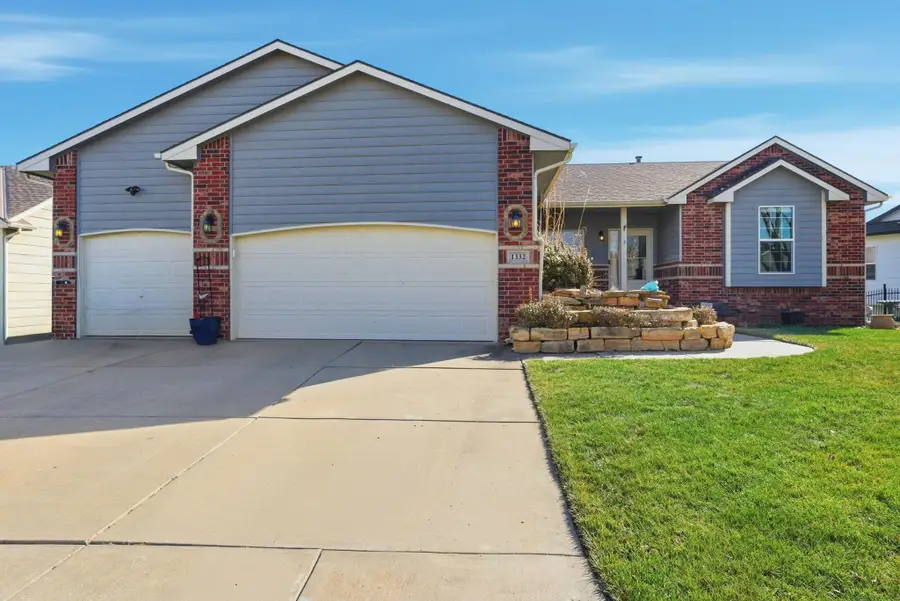 1332 N Lake Edge Cir, Goddard, KS 67052 - #2