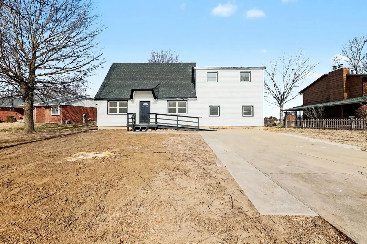 14 Woodland Dr, Augusta, KS 67010 - #1