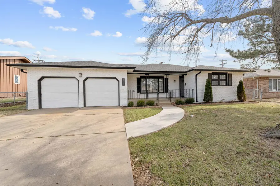 681 Starlight Dr, Salina, KS 67401 - #2