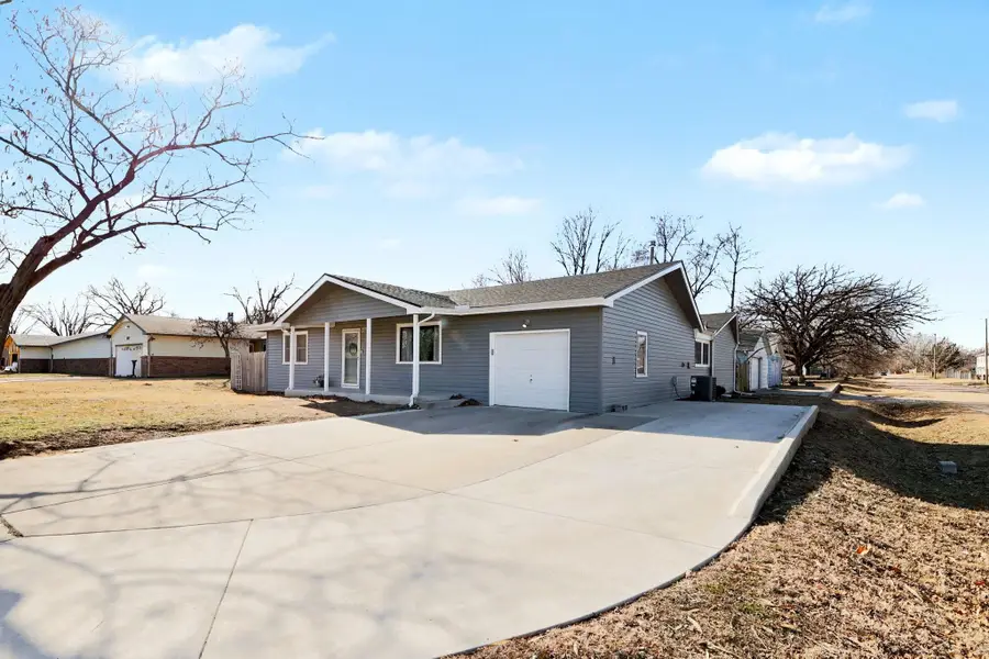 761 N Young St, Wichita, KS 67212 - #2