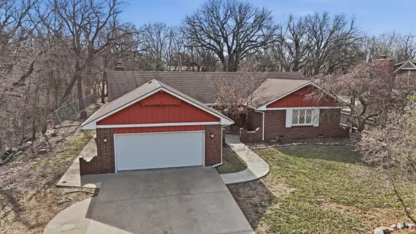 1213 E Brook Forest Ct, Derby, KS 67037