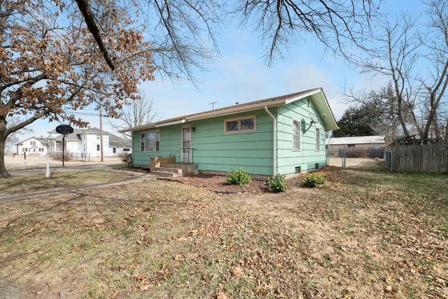 120 S Plum St, Pretty Prairie, KS 67570 - #2