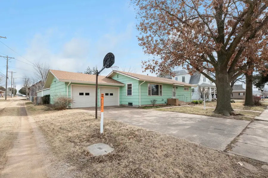 120 S Plum St, Pretty Prairie, KS 67570 - #3