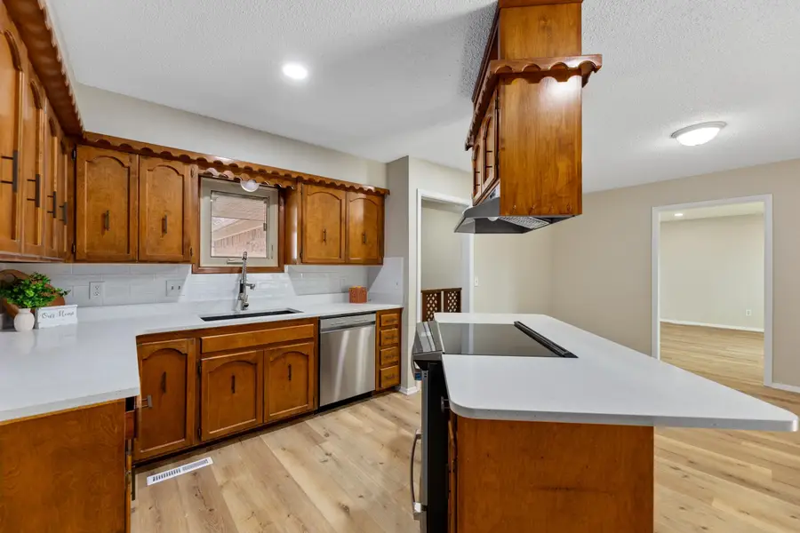 2125 N Ridgewood St, Wichita, KS 67208 - #3