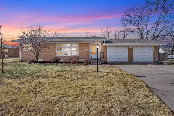 2011 Terrace Dr, Newton, KS 67114