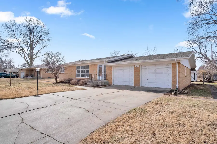 2011 Terrace Dr, Newton, KS 67114 - #2