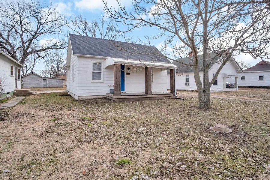 518 N Cedar St, Marion, KS 66861 - #2