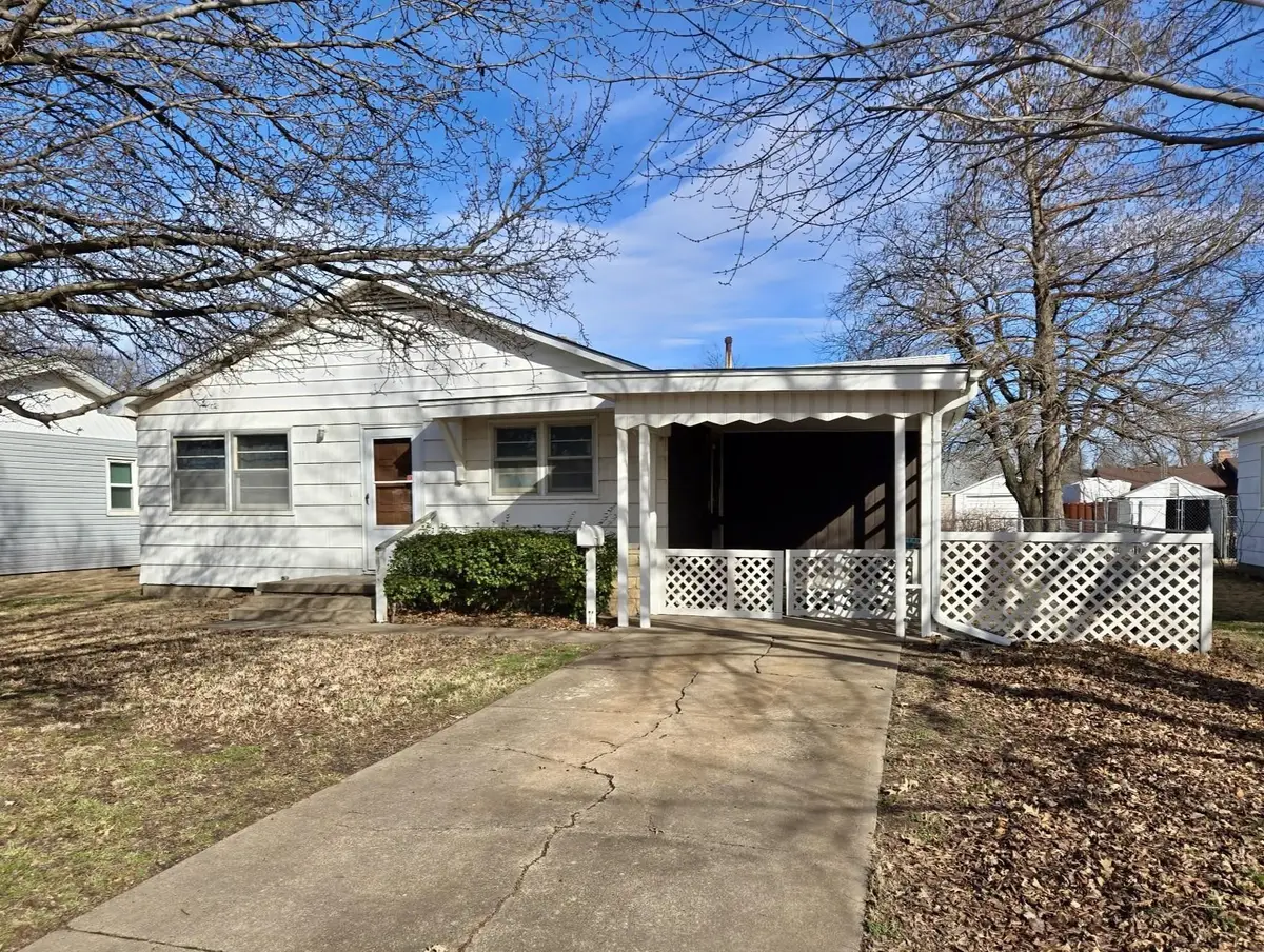 1215 N Park St, Wellington, KS 67152 - #1