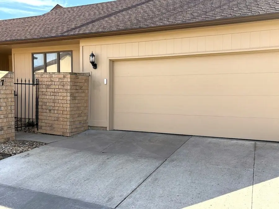 1007 Burr Oak Ln, Salina, KS 67401 - #2