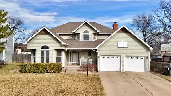 2125 Village Ln, Salina, KS 67401