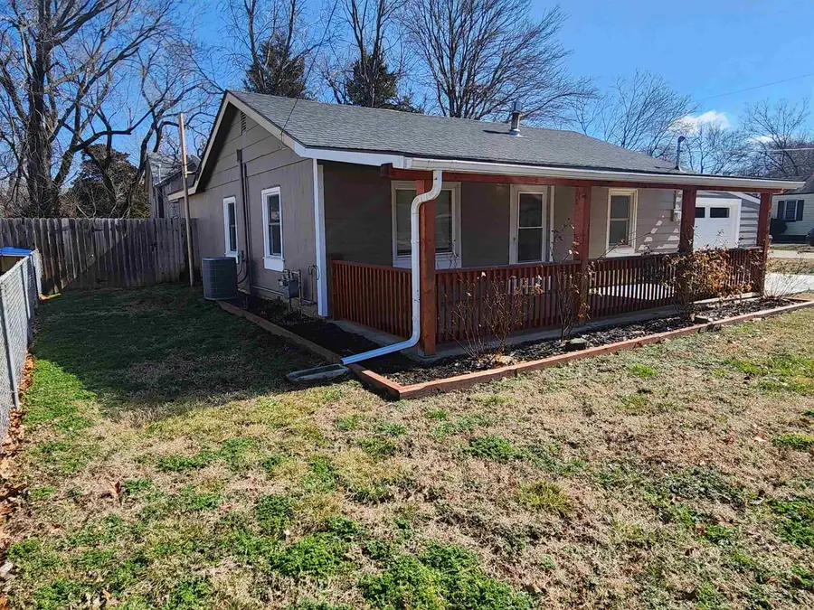 306 N Washington St, Belle Plaine, KS 67013 - #3