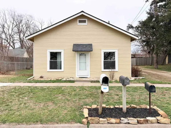 506 N Madison Ave, Sedgwick, KS 67135