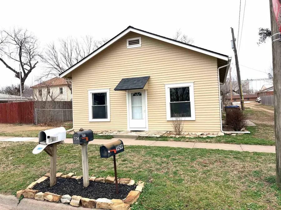 506 N Madison Ave, Sedgwick, KS 67135 - #2