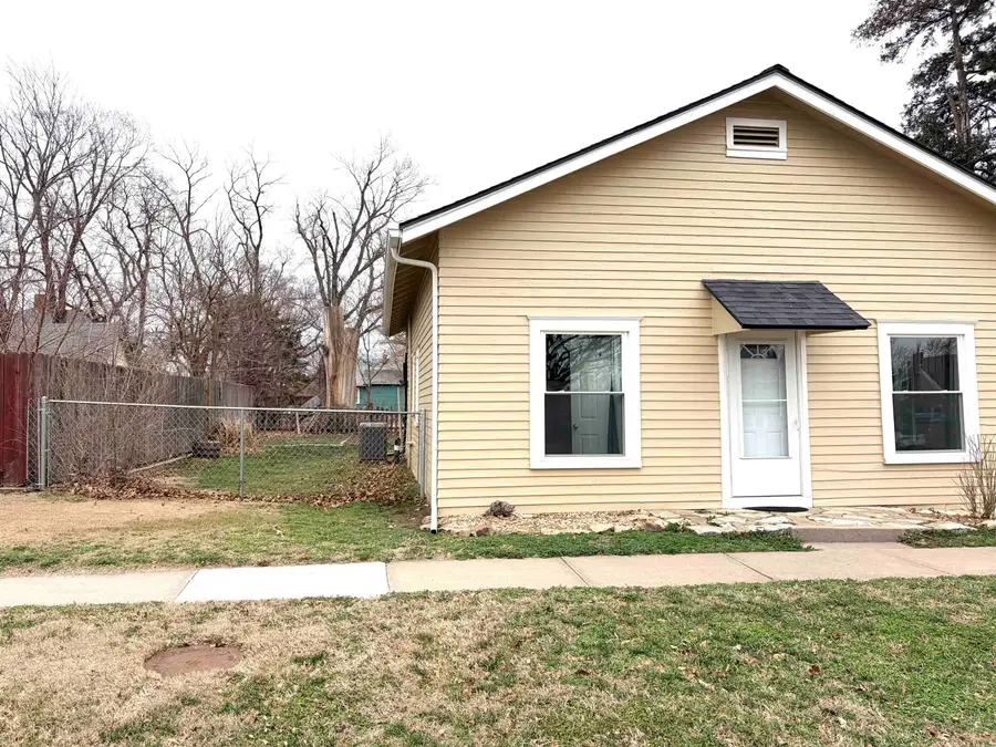 506 N Madison Ave, Sedgwick, KS 67135 - #3