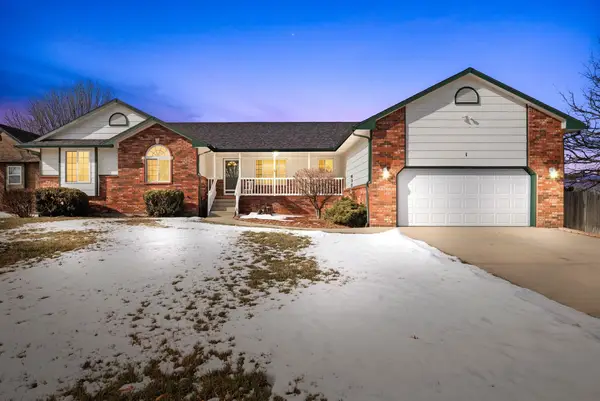 1 N Valley Oaks Ct., Valley Center, KS 67147
