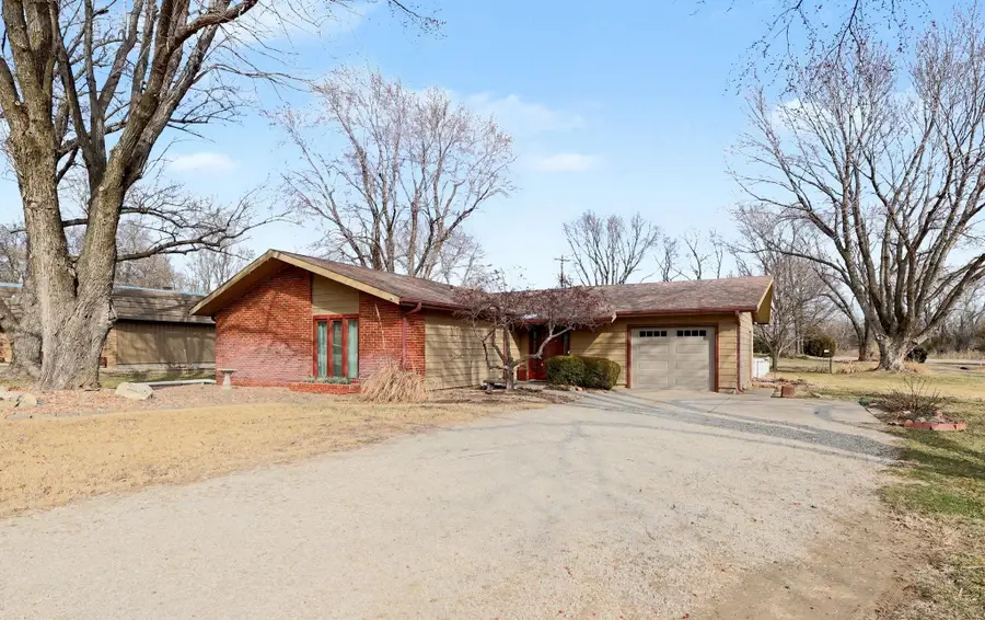 6600 N Madison Ave, Hutchinson, KS 67502 - #2