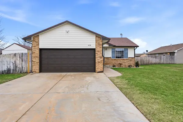 628 Union Park Cir, Colwich, KS 67030