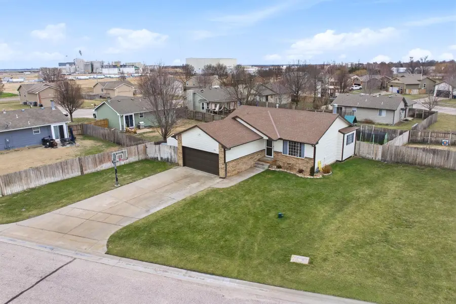 628 Union Park Cir, Colwich, KS 67030 - #3