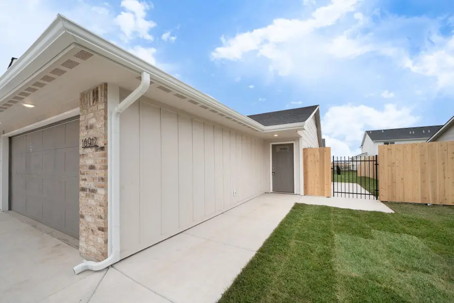 17000 W Lawson St, Goddard, KS 67052 - #2