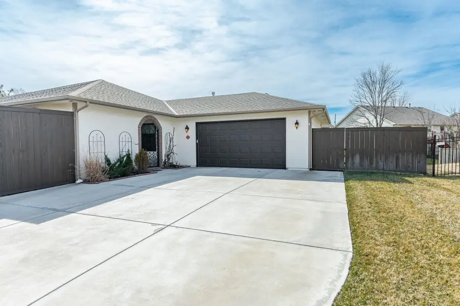 217 S Maple Dunes St, Wichita, KS 67235 - #2