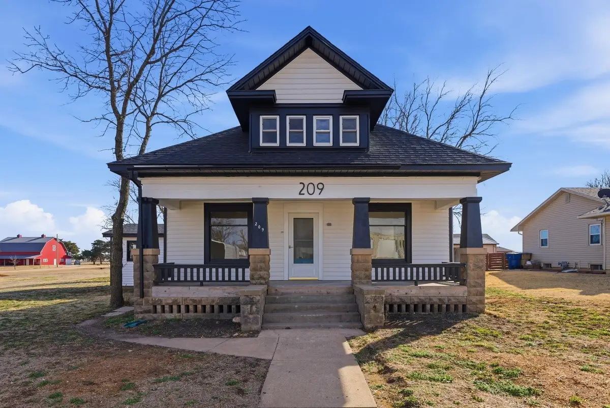 209 W Kansas Ave, Conway Springs, KS 67031 - #1