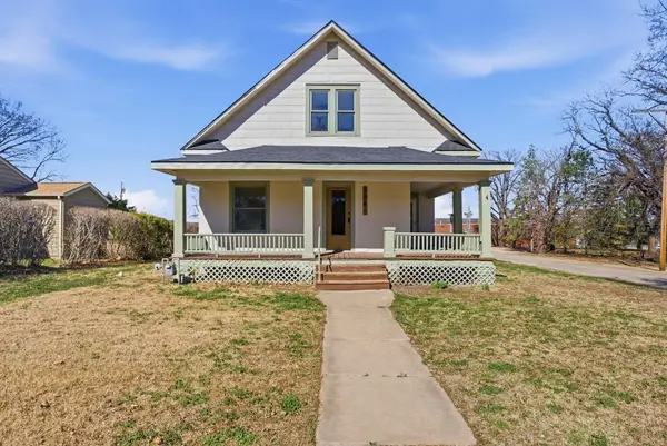 604 W Spring Ave, Conway Springs, KS 67031