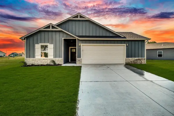 1026 N Forestview Ct, Wichita, KS 67235