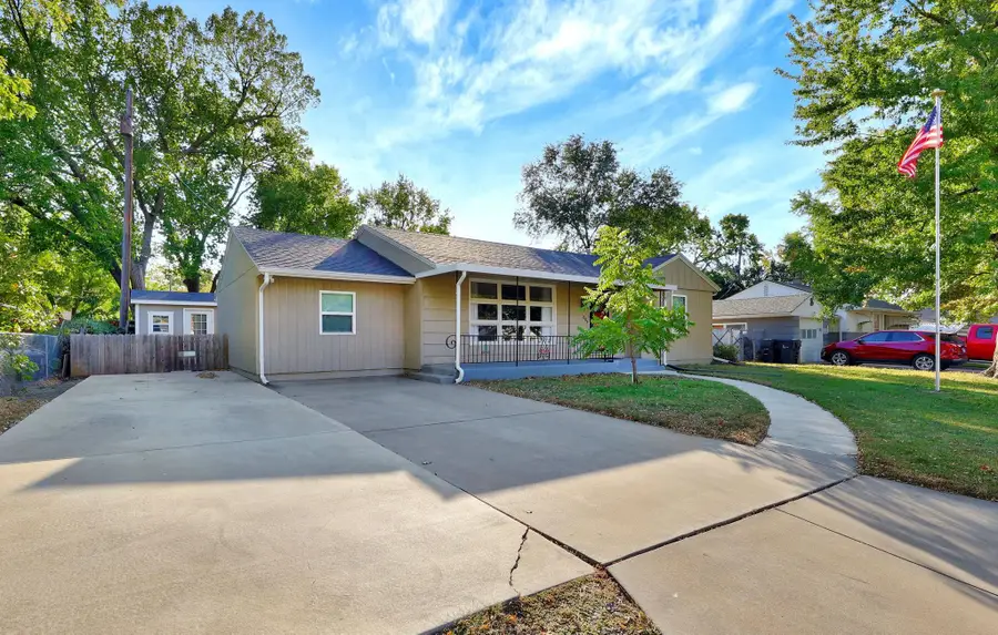 804 Columbus, Newton, KS 67114 - #3