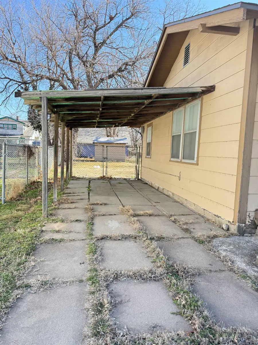 228 N Minnesota Ave, Wichita, KS 67214 - #3