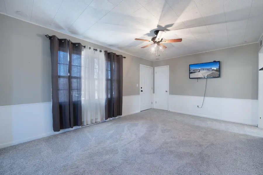 939 N Derby Ave, Derby, KS 67037 - #3